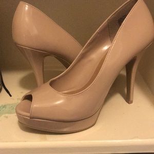 Sz 7.5 nude heels!
